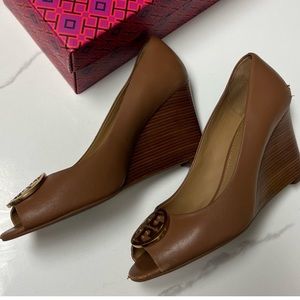 Tory Burch Selma Peep-Toe Logo Wedge In Taupe